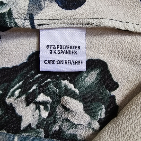 Calvin Klein Dress Shirt Size L Floral Design Lt Gray base Flutter Sleeves - Picture 5 of 6